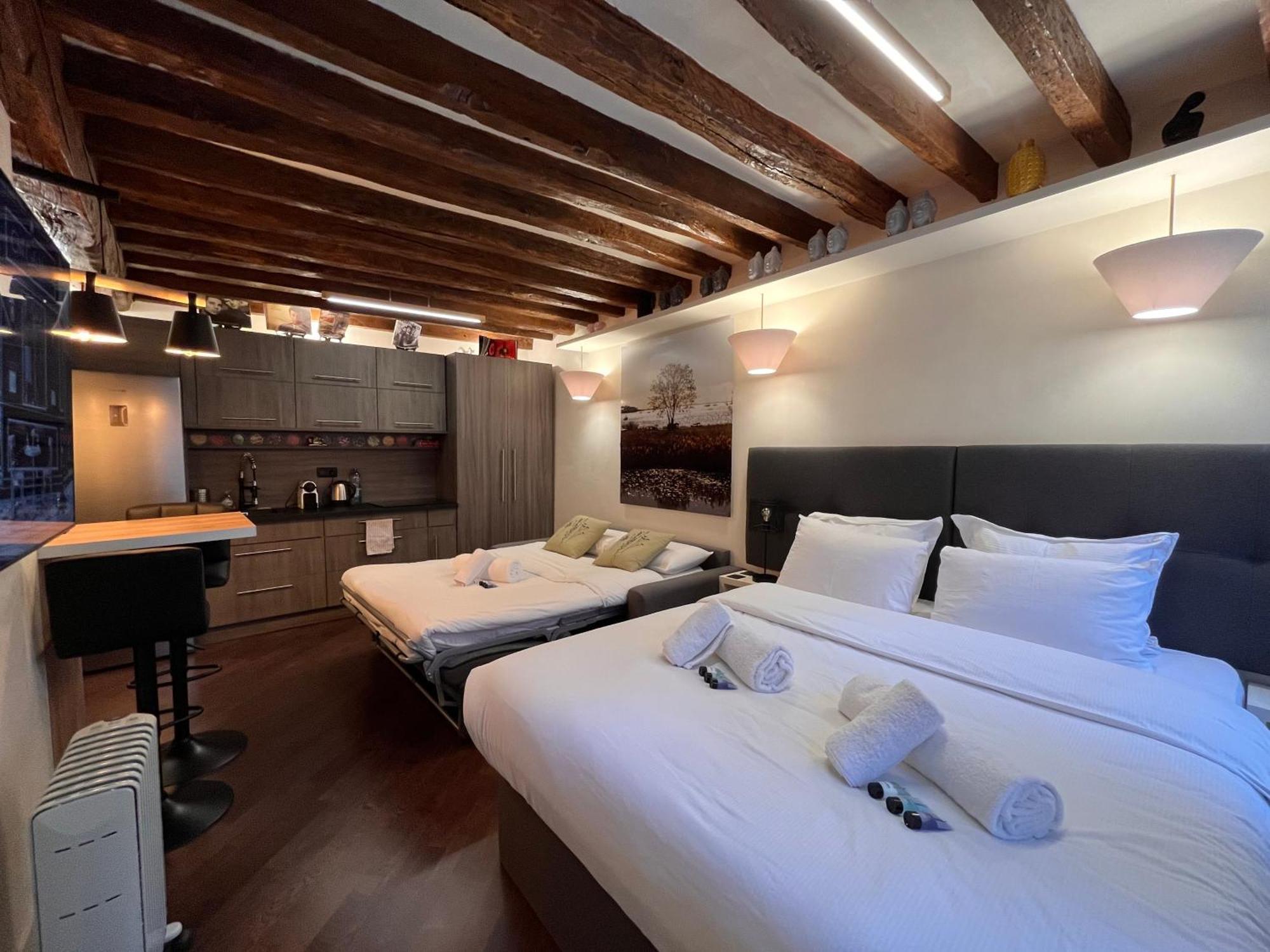 Deluxe Studio