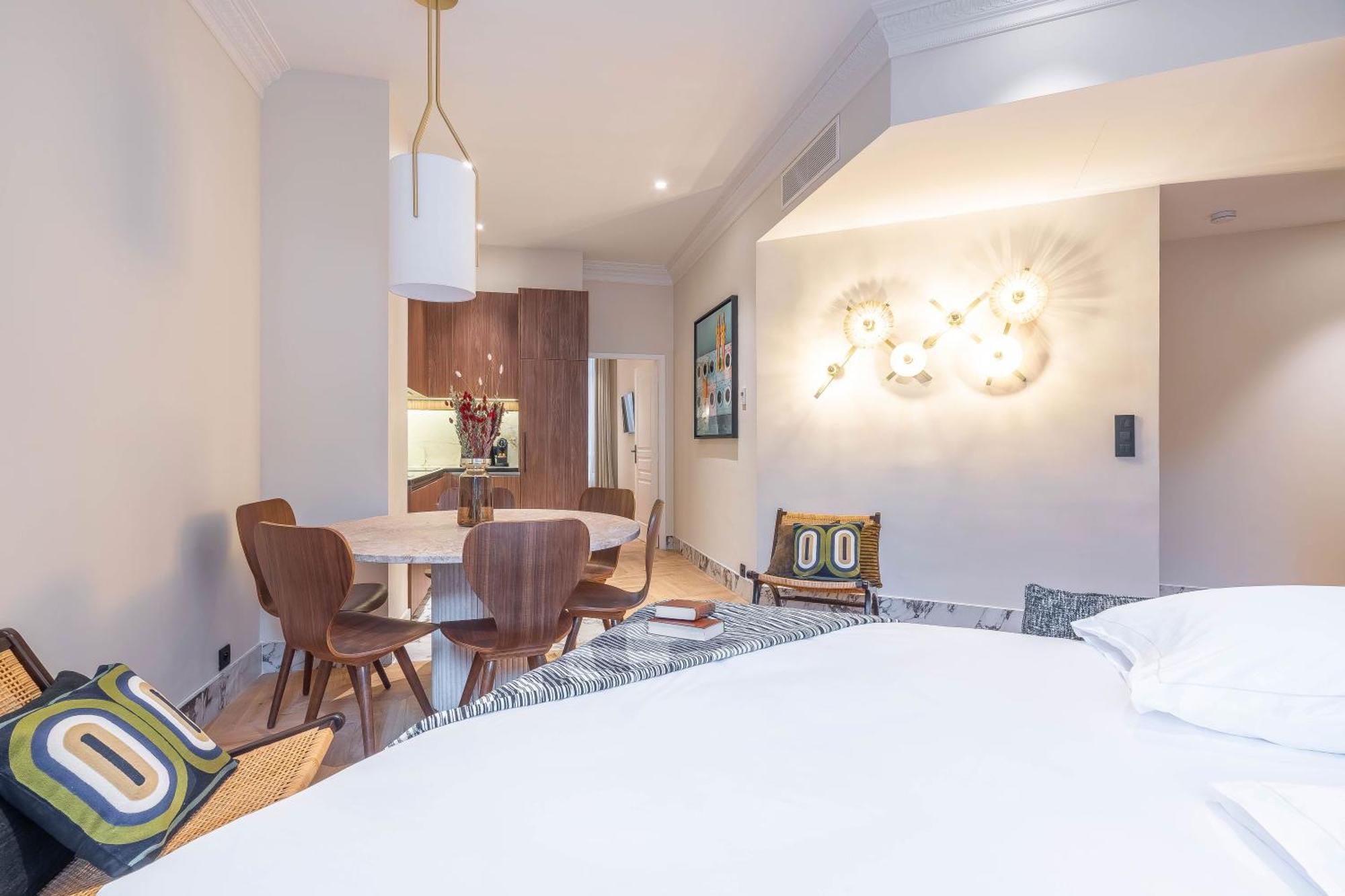 2 bedroom apartment Street View 70m2