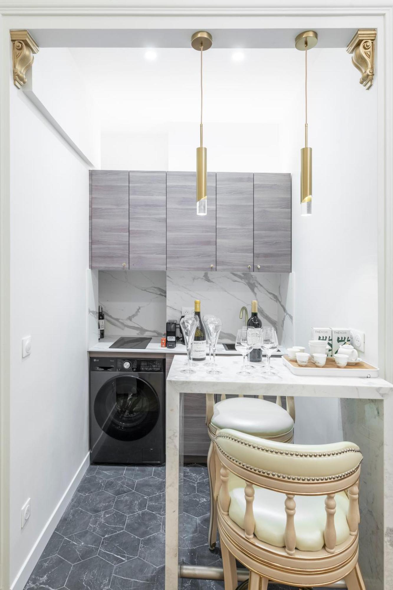 One-Bedroom Apartment