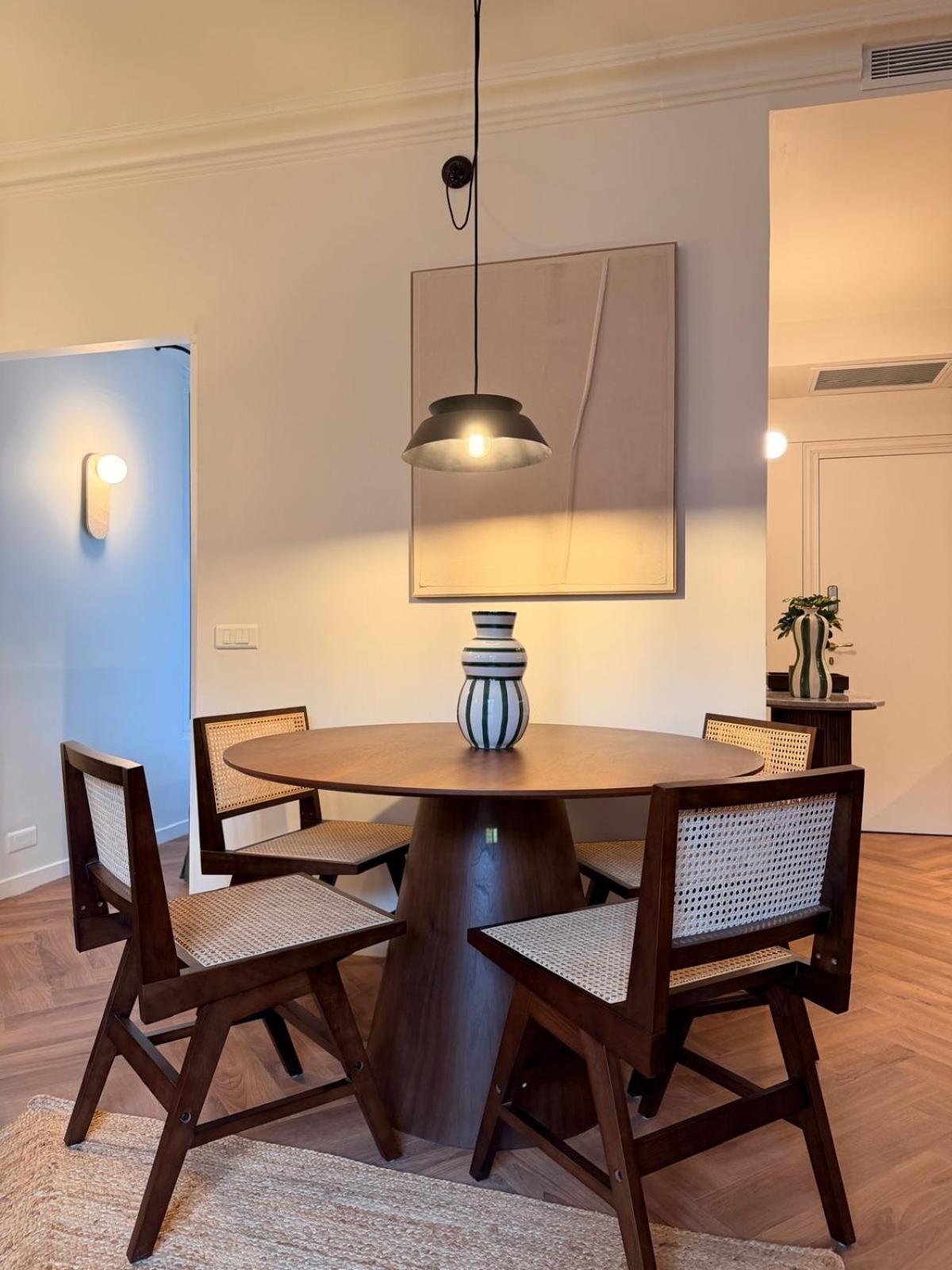 Deluxe One-Bedroom Apartment 5