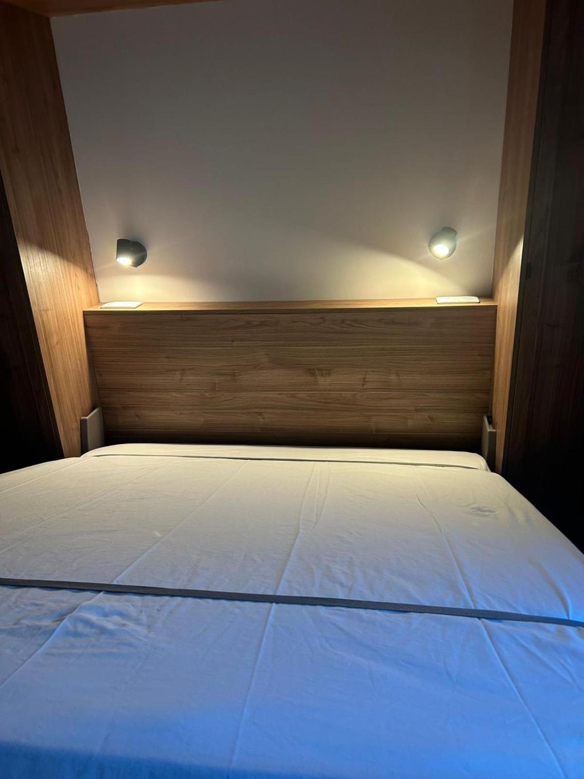 Deluxe One-Bedroom Apartment 5