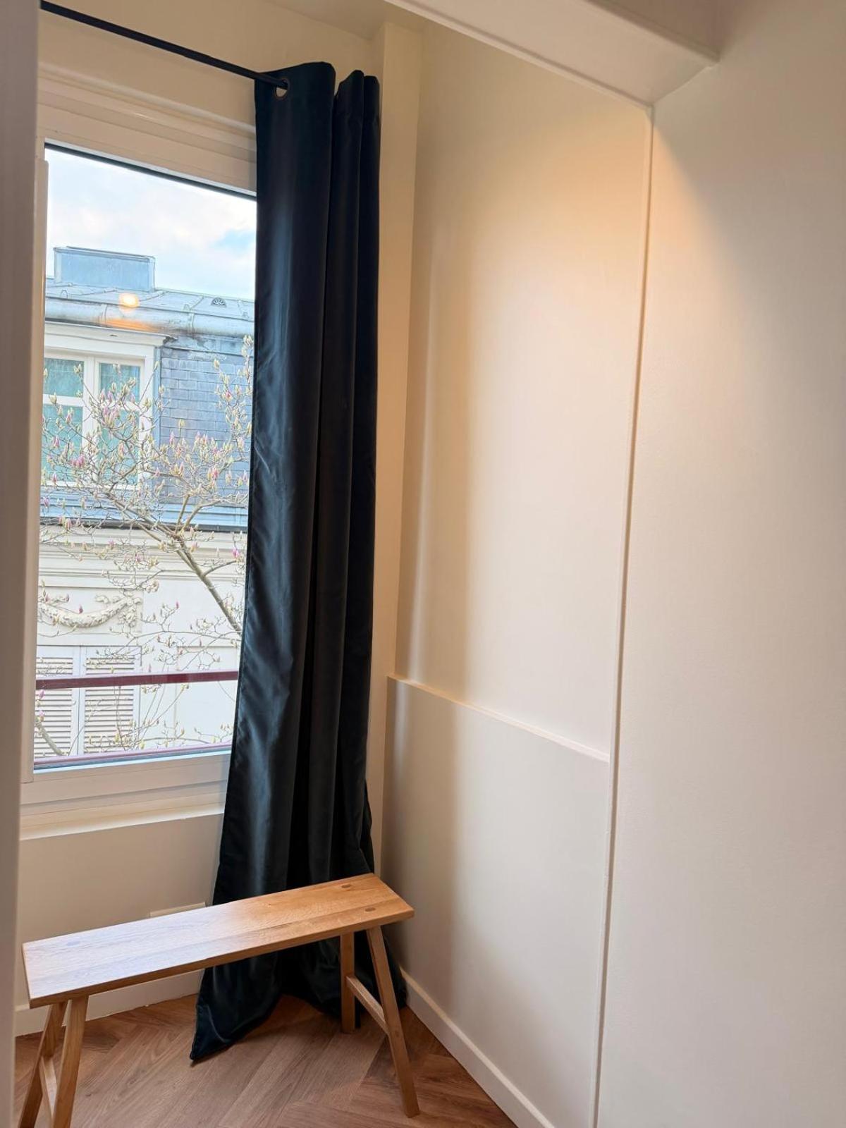 Deluxe One-Bedroom Apartment 5