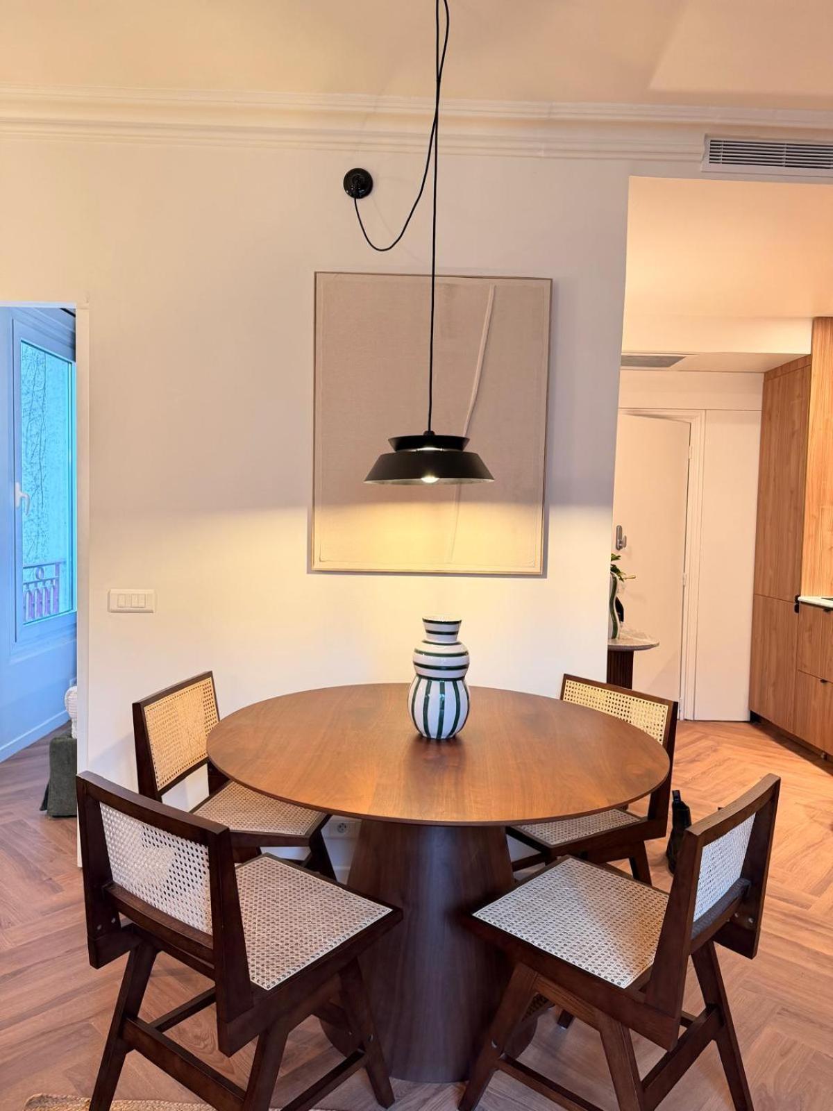 Deluxe One-Bedroom Apartment 5