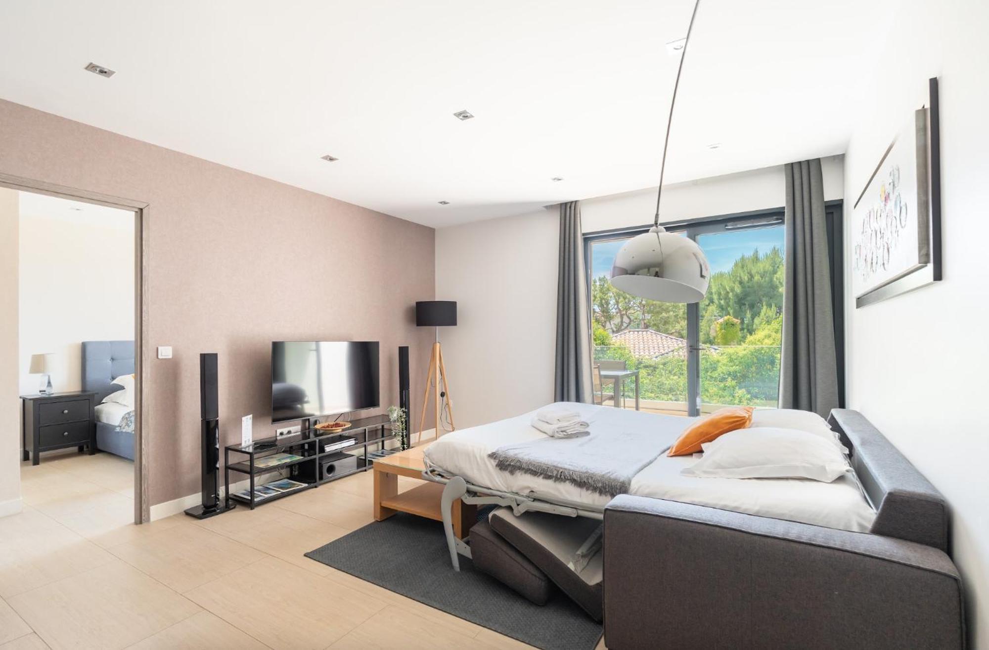 One-Bedroom Apartment Sea View