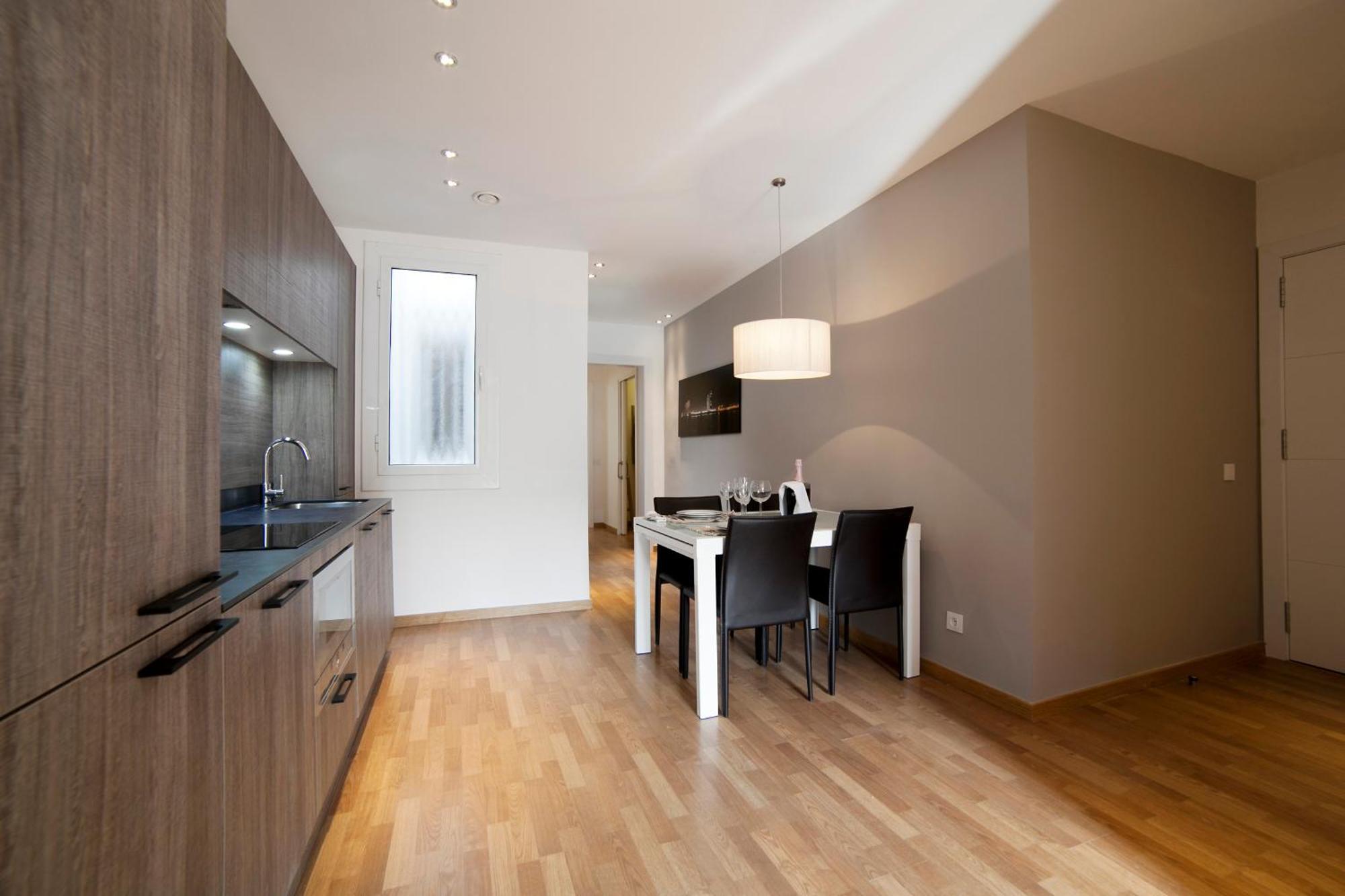 Three-Bedroom Apartment Ronda Universitat 13