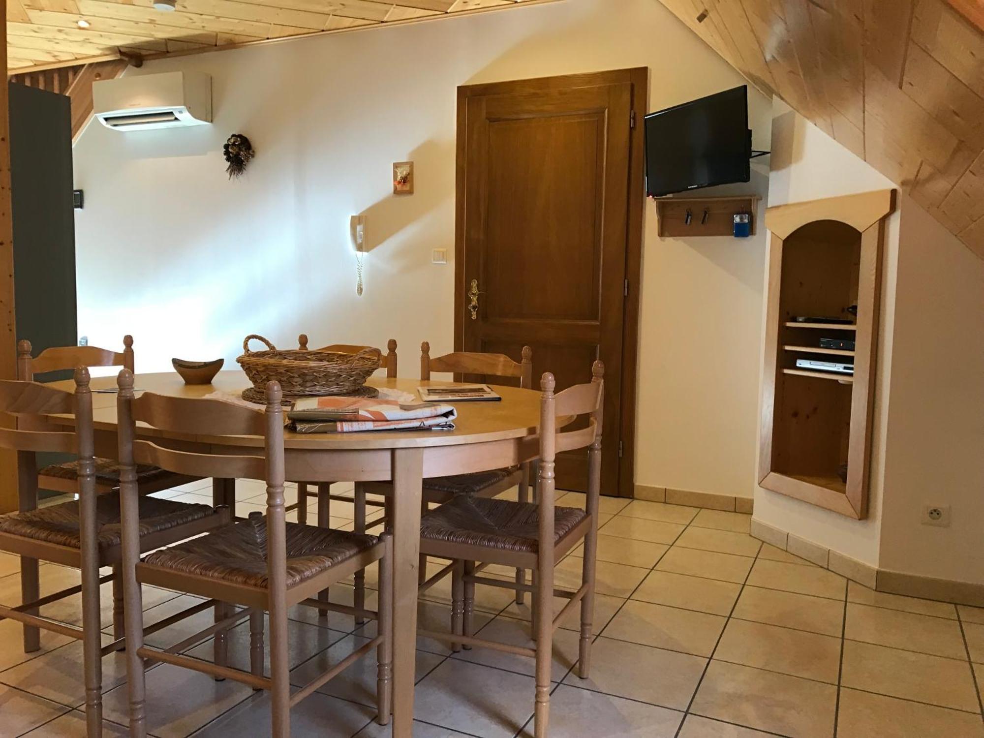 Three-Bedroom Apartment,899312632:JPEG