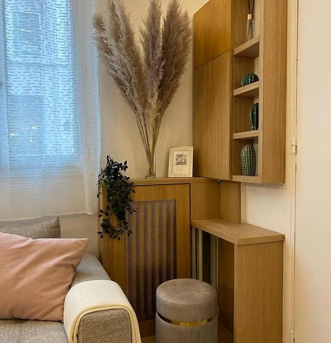 le studio des Champs elysees-1
