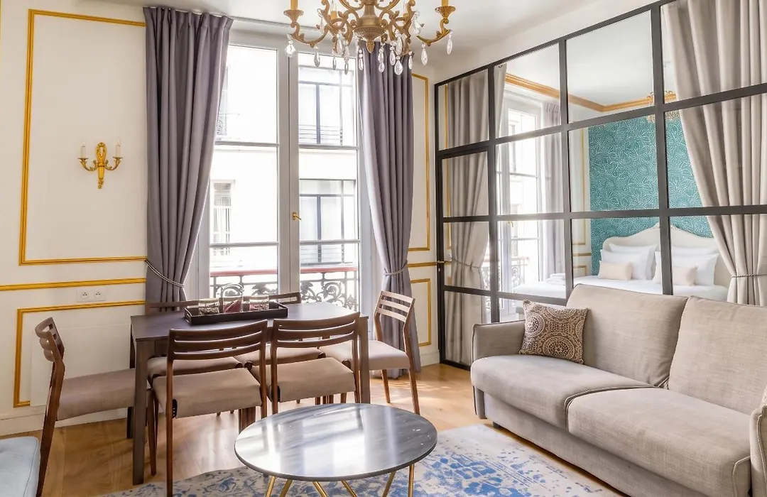 Luxury 2 Bedroom 2 Bathroom Apartment - Louvre-1