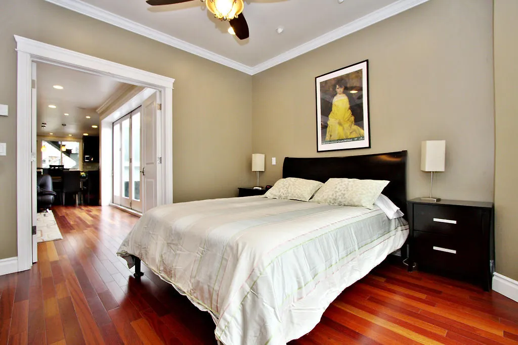 Sumner House - 2 Bedroom Apartment-1