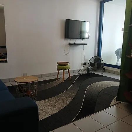 blue&yellow, appartement au calme, avec piscine, WIFI-3