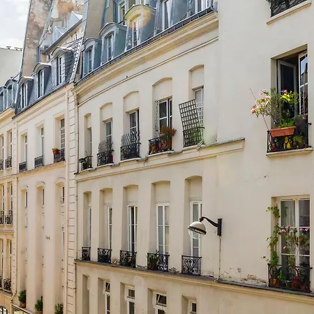Luxury 2 Bedroom 2 Bathroom Apartment - Louvre-2