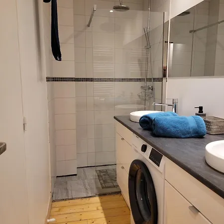 L établissement APPARTEMENT DESIGN vous propose, 1 appartement 2 chambres plus salon, 3 appartements , NETFLIX, lits faits à votre arrivée, serviettes de toilette, Ménage, Wifi ,Plage à 190m, BOX à Vélos, paiement 3 fois sans frais, prix tout compris-2