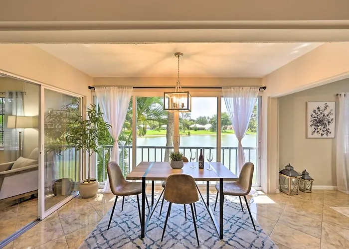 Naples Condo W/ Enclosed Balcony & Lake Views!