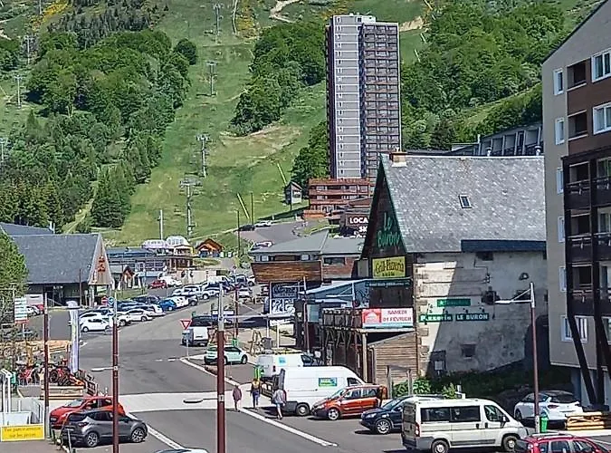 Studio 4 pers balcon vue centre Superbesse