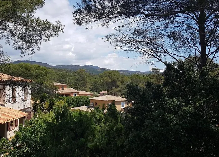  D Hôtes De La Louve