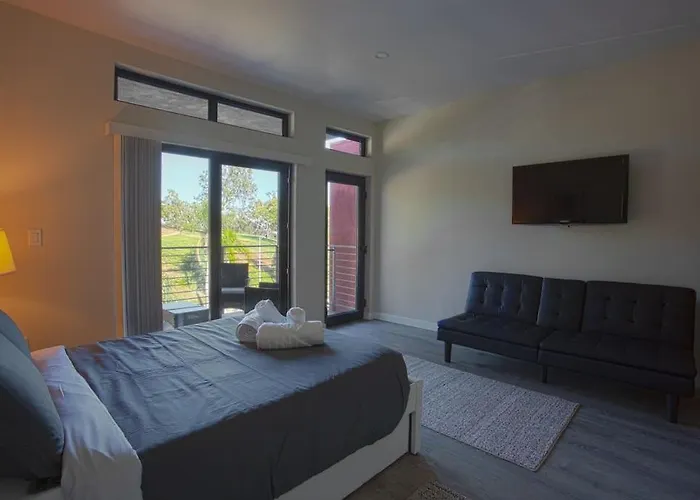 Awesome Balboa And Downtown View With Cozy Patio
