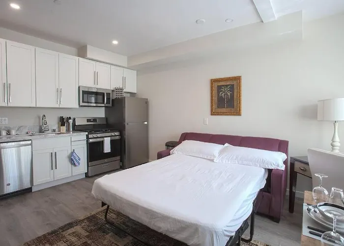Spacious 1 Bedroom Apartment In Heart Of San Diego