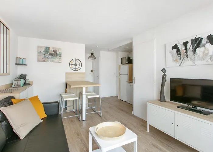 Appartement T3 terrasse vue sur mer, piscine, parking, wifi et clim