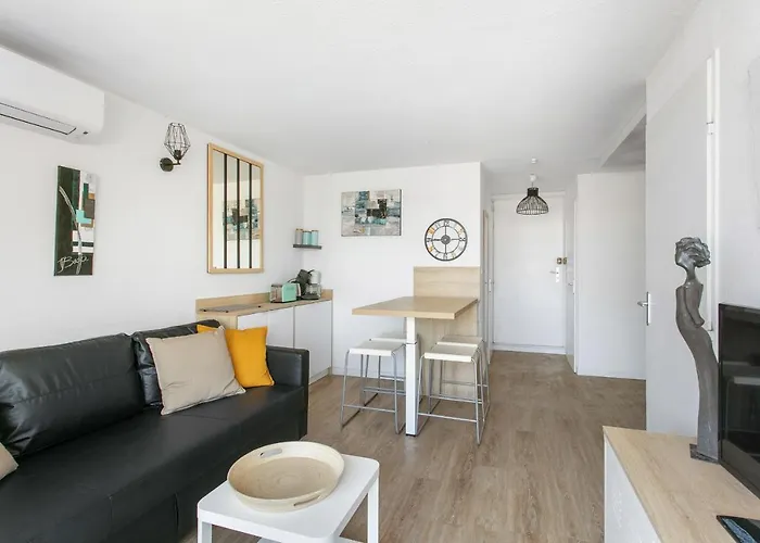Appartement T3 terrasse vue sur mer, piscine, parking, wifi et clim
