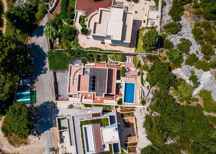 Villa Borna Apartments With Free Parking