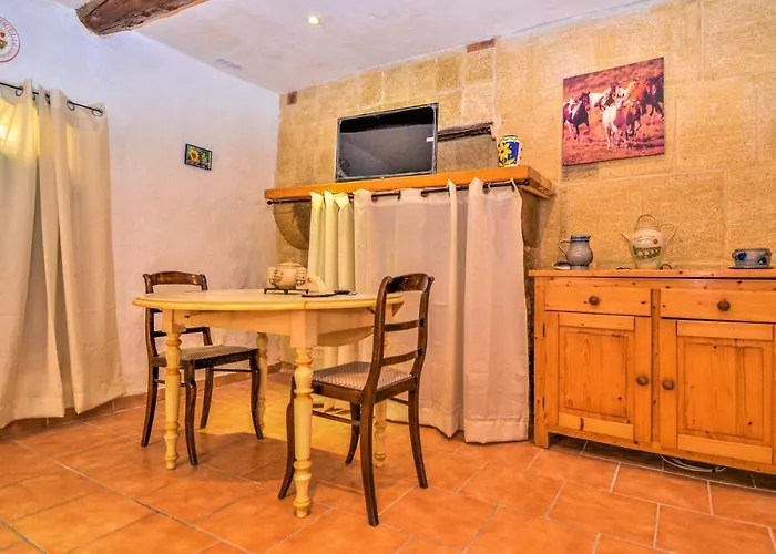 Bel Appartement À Remoulins Avec Wifi