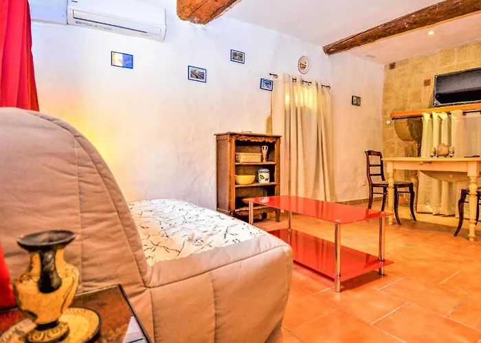Bel Appartement À Remoulins Avec Wifi