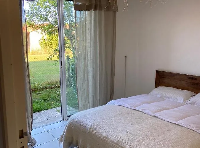 Grand appartement en résidence calme avec piscine