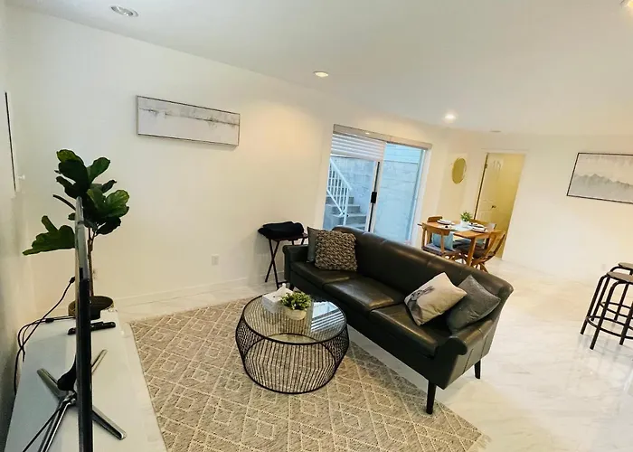 Adorable 2-Bedroom Basement in Vancouver