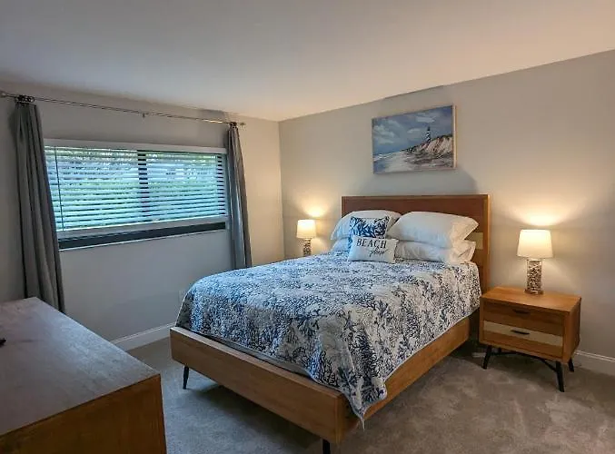 New Condo! Just 15 Min To Ft Myers And Sanibel Beach! Great Location!!