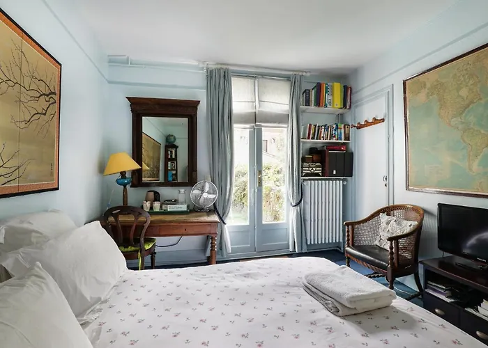 Maison 1850 Paris 18 Chambre G avec terrasse et parking en option