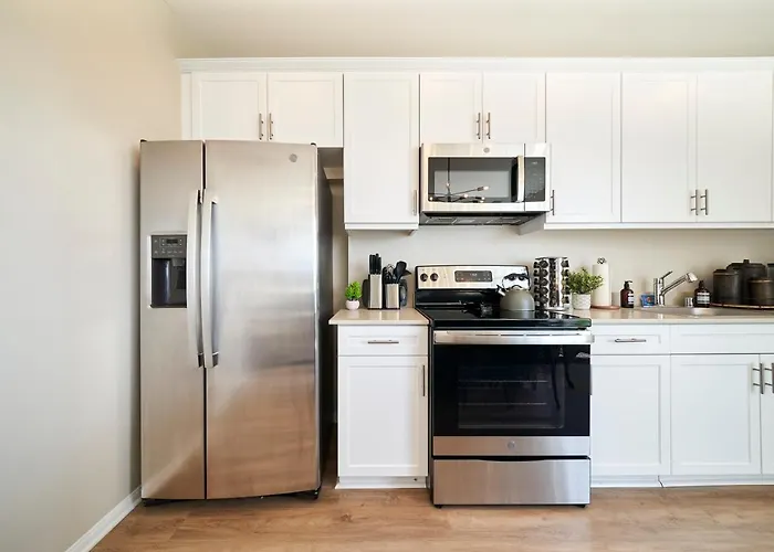 New Organic Modern Luxury 1Bd/1Ba- Close To Everything!