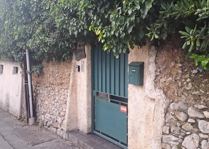 Maison du bonheur calme et verdure