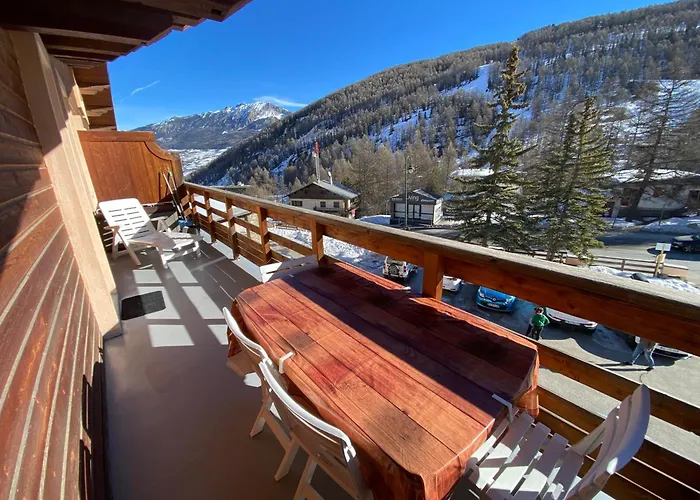 Appartement centre Vars les Claux 150 m des pistes