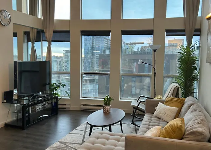 Modern Top-Floor 1-Bedroom Loft With Free Parking