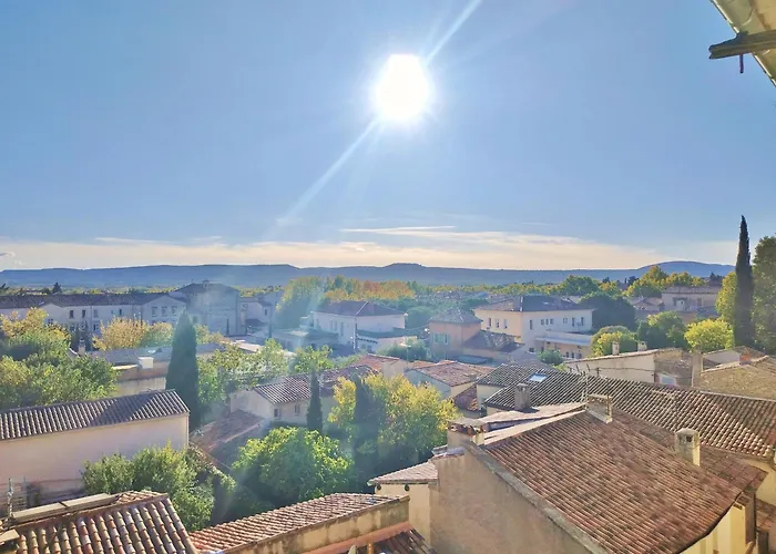 Grand studio lumineux au calme, centre historique