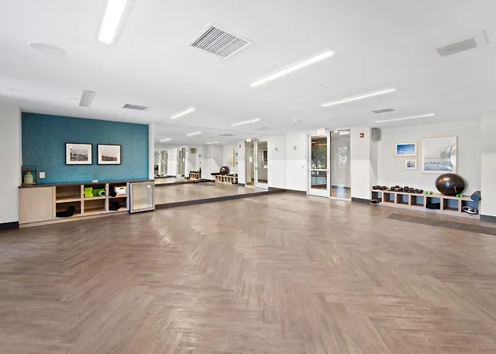 San Diego Stay, Pool, Gym, Near Zoo, Petco Park & Seaworld