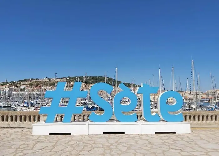 T2 4 pers, rénové en bord de plage , clim et parking classé 2 étoiles