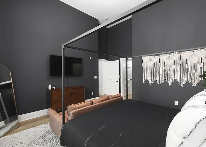 Condo 3 Miles To Broadway, Walk To Restaurants And Coffee