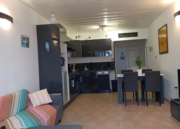 Appartement spacieux de plein pied avec 2 chambres, cuisine, salon, terrasse à 2 minutes de la plage