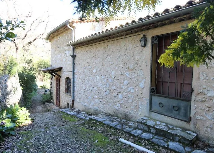Domaine des Petites Sœurs à 800m du centre historique avec 5200m2 de parc arboré