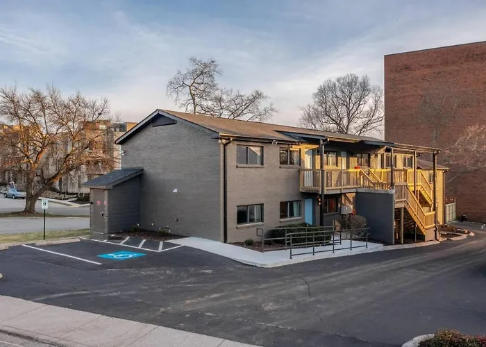 Bright Condo By Vanderbilt And Belmont, 3 Miles To Downtown