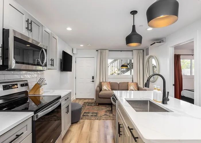 Bright Condo By Vanderbilt And Belmont, 3 Miles To Downtown