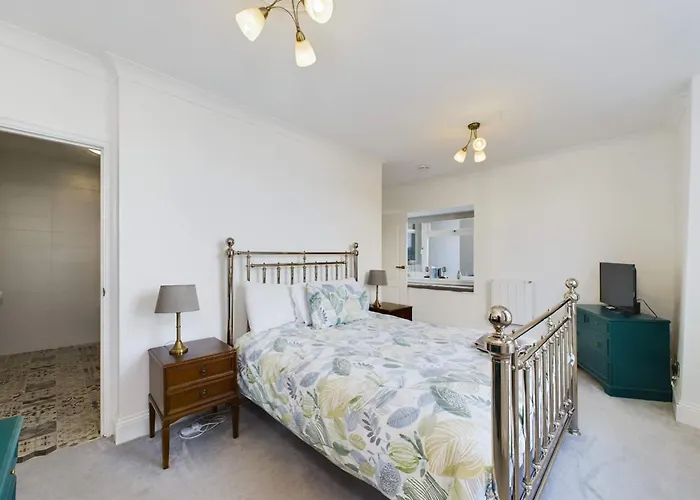 Loveliest Homes Torquay - 3 Bed, 2 Bathroom, Balcony, Parking