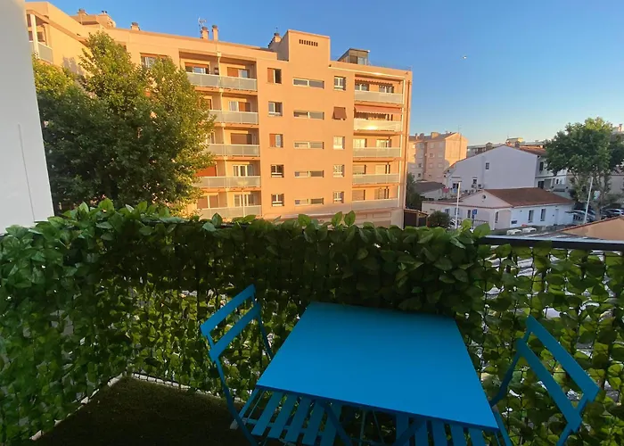 Centre Ville Sainte maxime 100M plage et commerce a pied
