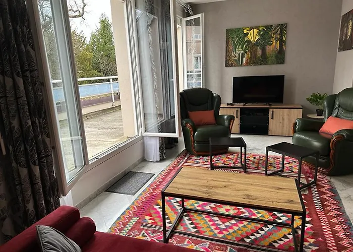 Spacious Flat Close To The Railway Station