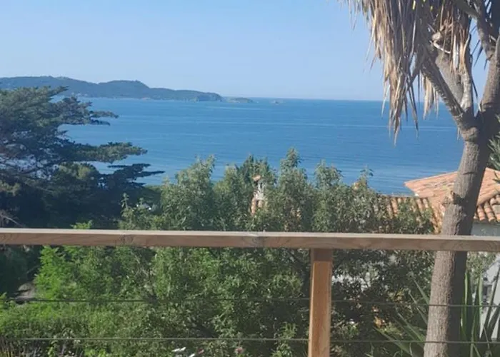 F3 RDC villa vue mer 180 face à la pointe de Giens