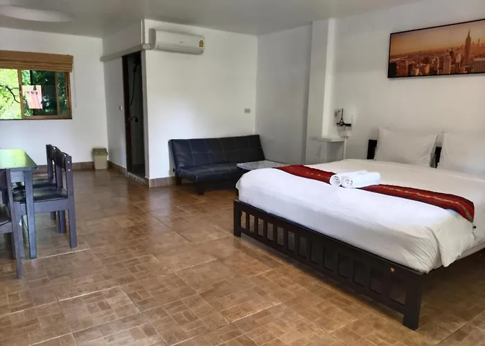 Phratamnak Inn - 100 Meter From Beach