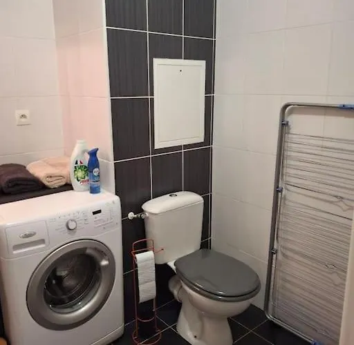 T1 meuble avec piscine commune