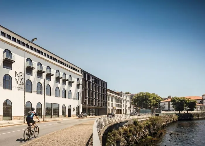  Neya Porto