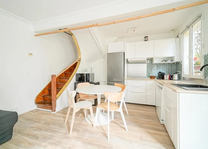 Appartement idéal famille, en duplex et au calme, au pied du métro Mairie de Saint Ouen